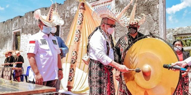 Seorang Ayah Keliling Cari  Seragam Sekolah Bekas untuk Anaknya, Ketua DPD RI Minta Senator Banten Bergerak Cepat