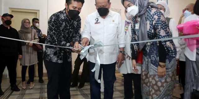 Buka Art Exhibition Le Musée, LaNyalla Ingatkan Generasi Muda Terus Berkarya Buka Art Exhibition Le Musée, LaNyalla Ingatkan Generasi Muda Terus Berkarya