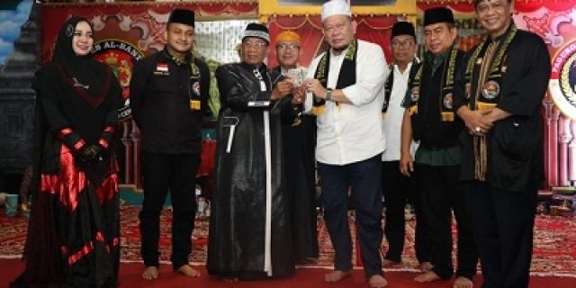 Ketua DPD Diangkat Jadi Pembina Paguron Jalak Banten Nusantara Ketua DPD Diangkat Jadi Pembina Paguron Jalak Banten Nusantara