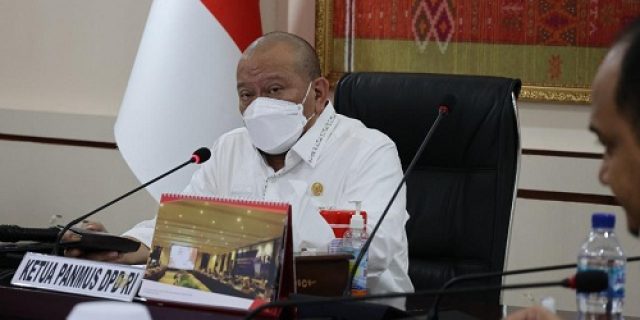 Ketua DPD RI Minta Masyarakat Tak Takut Divaksin