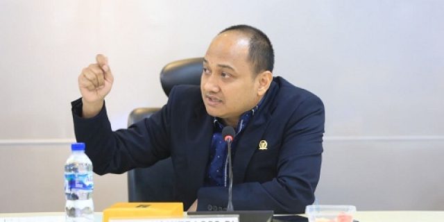 Ketua Komite I DPD RI Fachrul Razi Desak Presiden Jokowi Lindungi Rakyat dan Tanah di Rempang Ketua Komite I DPD RI Fachrul Razi Desak Presiden Jokowi Lindungi Rakyat dan Tanah di Rempang