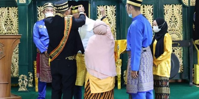 Berkunjung ke Kerajaan Kusuma Negara Sekadau, LaNyalla Mendapat Gelar Pangeran Jaya Sukma Dilaga Berkunjung ke Kerajaan Kusuma Negara Sekadau, LaNyalla Mendapat Gelar Pangeran Jaya Sukma Dilaga