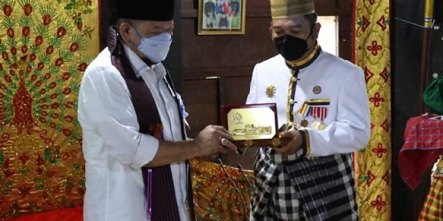 Kunjungan ke Kerajaan Mamuju, LaNyalla Sebut Kerajaan Bagian Tak Terpisahkan dari Indonesia Kunjungan ke Kerajaan Mamuju, LaNyalla Sebut Kerajaan Bagian Tak Terpisahkan dari Indonesia