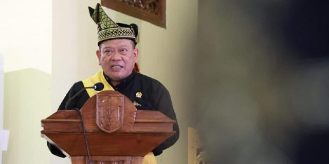 Terima Gelar di Pelalawan, LaNyalla:  Raja dan Sultan Harus Terwakili dalam Sistem Demokrasi