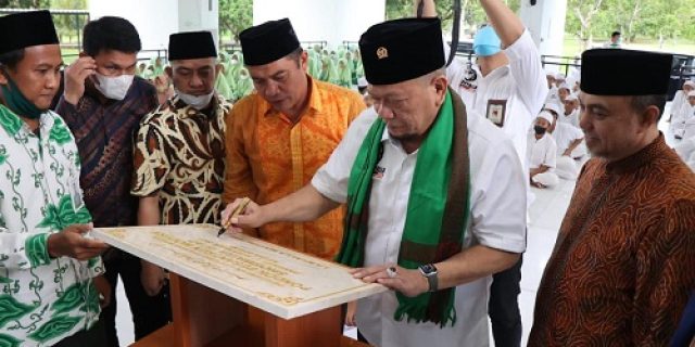LaNyalla Beri Motivasi di 2 Ponpes Saat Kunker di Sulsel LaNyalla Beri Motivasi di 2 Ponpes Saat Kunker di Sulsel