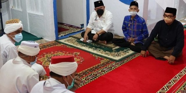 La Nyalla Didoakan Jadi Presiden lewat Prosesi Ratibu di Masjid Agung Kesultanan Buton