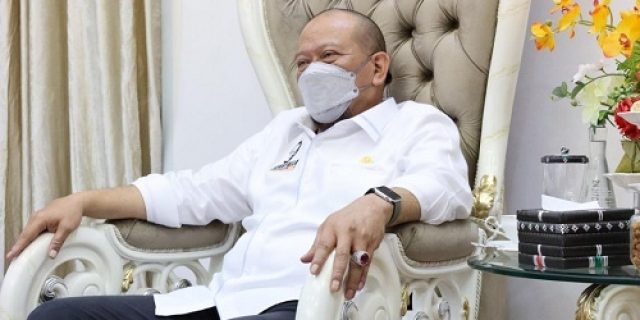 Ketua DPD RI Minta Pemprov Jatim Sikapi Protes Reklamasi Pantai di Banyuwangi Ketua DPD RI Minta Pemprov Jatim Sikapi Protes Reklamasi Pantai di Banyuwangi