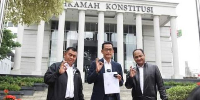 Senator Fachrul Razi dan Bustami Zainudin Daftarkan Gugatan PT Nol Persen ke MK