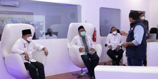 Ketua DPD RI Tinjau Command Center Sumedang : Sangat Bagus, Semoga Dapat Meningkatkan Pelayanan Kepada Masyarakat Ketua DPD RI Tinjau Command Center Sumedang : Sangat Bagus, Semoga Dapat Meningkatkan Pelayanan Kepada Masyarakat