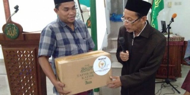Ketua DPD RI Wakafkan Tafsir Alquran di Masjid Tua Katangka Gowa Dalam rangka ulang tahun ke-60 Ketua DPD RI Wakafkan Tafsir Alquran di Masjid Tua Katangka Gowa Dalam rangka ulang tahun ke-60