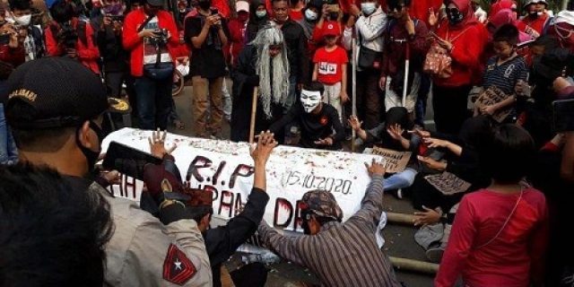 Misteri di Balik “Aksi 25 Agustus”: Siapa di Belakang Seruan “Bubarkan DPR”?