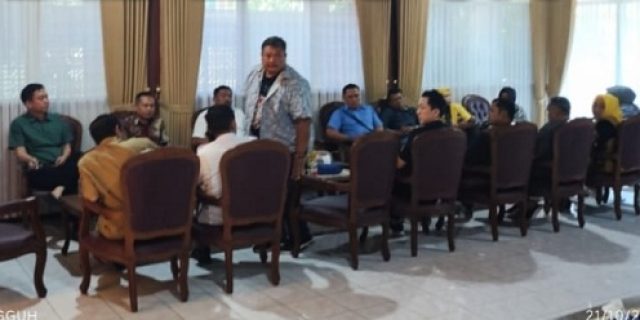 Deadlock: Rencana Pembentukan AKD Gagal, Ketua DPRD Kota Kediri Walkout Deadlock: Rencana Pembentukan AKD Gagal, Ketua DPRD Kota Kediri Walkout