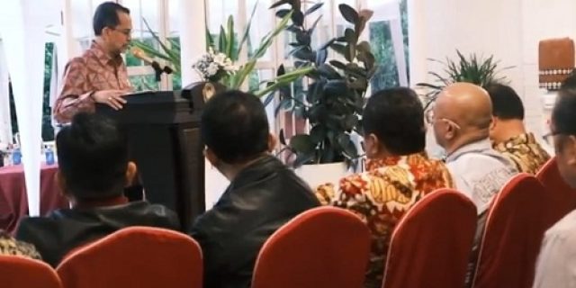 Mengembangkan Diplomasi Mendayung Diantara Banyak Karang