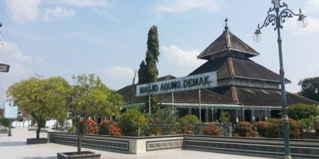 Memandang Walisongo Dari Perspektif Politik