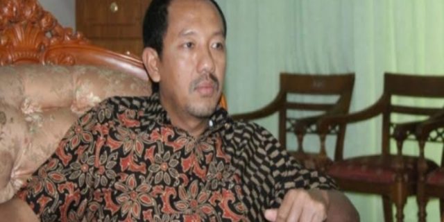 Dhimam Abror Djuraid : Risma vs Khofifah