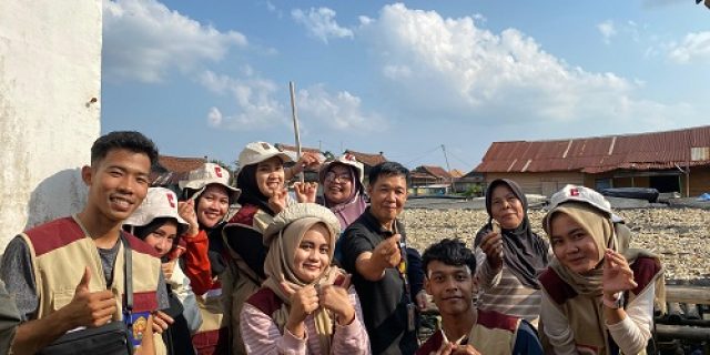 Edukasi Usaha Sentra Iwak Asin Palembang (SIABANG) oleh Mahasiswa KKN STISIPOL Candradimuka di Seberang Ulu I Palembang