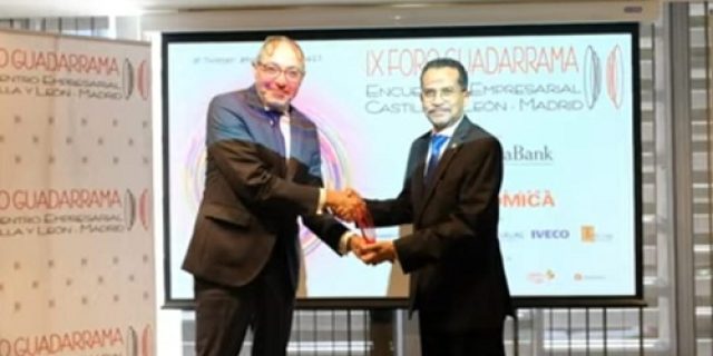 Mendayung Diantara Banyak Karang