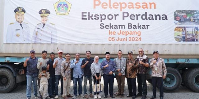 Bupati Gresik Lepas Ekspor Perdana Sekam Bakar ke Nagoya Jepang Bupati Gresik Lepas Ekspor Perdana Sekam Bakar ke Nagoya Jepang