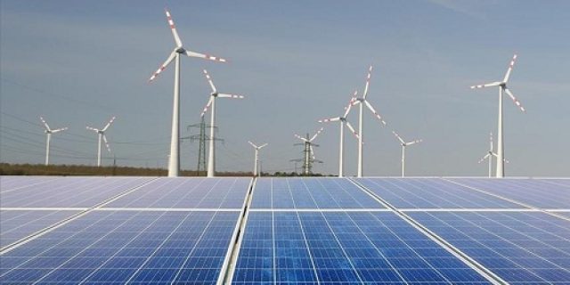 Energi Surya di Indonesia: Potensi Besar, Realisasi Minim