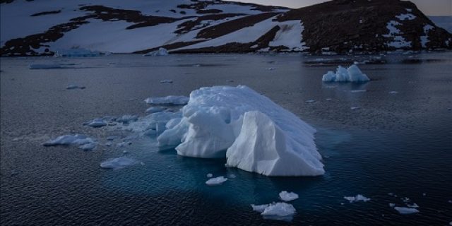 Ilmuwan mengangkut inti es tertua Antartika ke Eropa