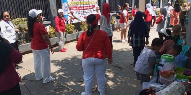 Gebrakan Ibu-Ibu PKK Kelurahan Campurejo Memperingati HUT RI Ke- 78 Tahun, Gelar Berbagai Perlombaan Gebrakan Ibu-Ibu PKK Kelurahan Campurejo Memperingati HUT RI Ke- 78 Tahun, Gelar Berbagai Perlombaan