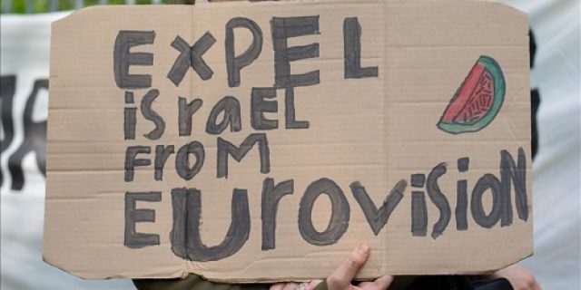 Reaksi keras meningkat setelah Israel lolos ke Eurovision 2026, mendorong beberapa negara untuk mengundurkan diri.