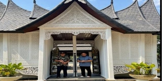 Temu Ke-8 Forum Negarawan Adakan Ziarah Dan Renungan Kepemimpinan Nasional Di Makam Bung Hatta