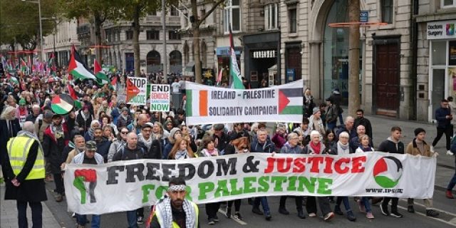 Hentikan pendanaan genosida: Warga Irlandia memprotes penjualan obligasi Israel