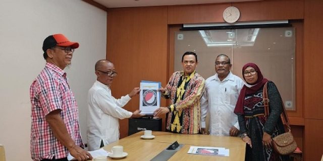 Aktifis Forum Tanah Air (FTA) Temui Anggota DPRD Sumut Dari Fraksi PKS: Bahas Perubahan Ditanah Air Aktifis Forum Tanah Air (FTA) Temui Anggota DPRD Sumut Dari Fraksi PKS: Bahas Perubahan Ditanah Air