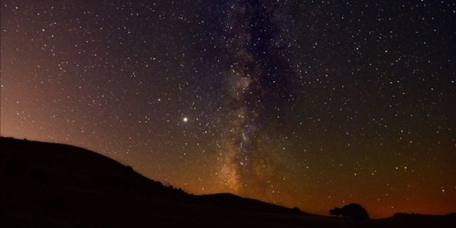 Gambar dari Observatorium Rubin mengungkap ‘ekor’ pada galaksi ikonik