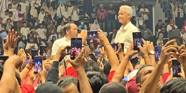 Hadiri Acara Halal Bihalal Relawan Jokowi, Ganjar Diteriaki Presiden Hadiri Acara Halal Bihalal Relawan Jokowi, Ganjar Diteriaki Presiden