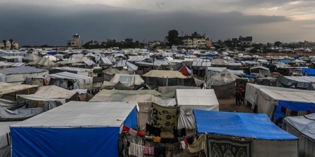 Hujan musim dingin memperburuk kengerian yang dihadapi oleh warga Palestina yang mengungsi di Gaza