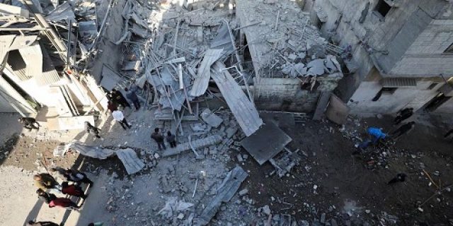 Israel terus membombardir Gaza saat pembicaraan gencatan senjata semakin intensif Israel terus membombardir Gaza saat pembicaraan gencatan senjata semakin intensif