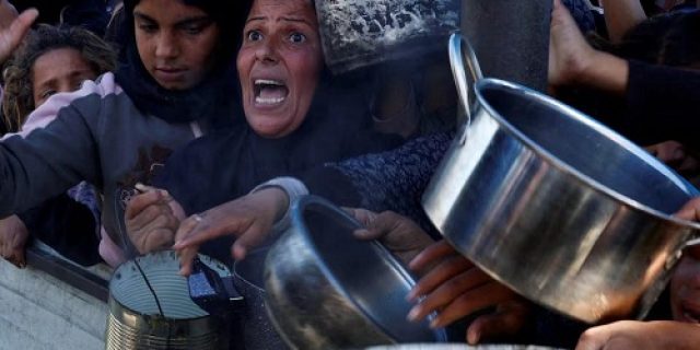 Penjarahan melumpuhkan pasokan makanan di Gaza karena Israel mengabaikan janji untuk menangani geng-geng