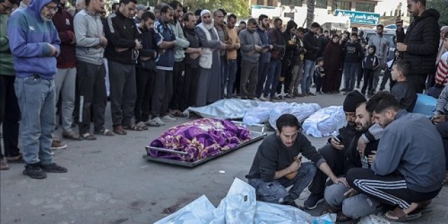 Korban tewas di Gaza akibat serangan Israel melonjak menjadi 24.448 Korban tewas di Gaza akibat serangan Israel melonjak menjadi 24.448