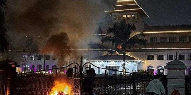 Mahasiswa Bandung tuntut pemerintah turunkan harga kebutuhan pokok Mahasiswa Bandung tuntut pemerintah turunkan harga kebutuhan pokok