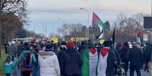 Ribuan orang berunjuk rasa di Jenewa untuk menunjukkan solidaritas dengan rakyat Palestina