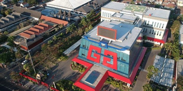 Viral! Ribuan Buruh Rokok Gudang Garam Kena PHK Massal