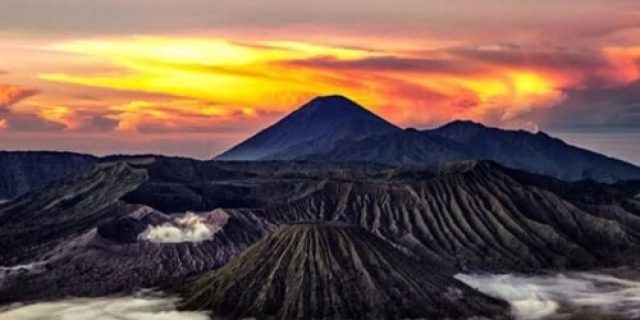 Puisi Kholiq Anhar: Menyentuh Wajah-Mu