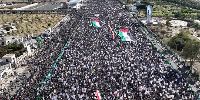 Ribuan warga Yaman menggelar aksi unjuk rasa di wilayah yang dikuasai Houthi untuk mendukung warga Palestina di Gaza Ribuan warga Yaman menggelar aksi unjuk rasa di wilayah yang dikuasai Houthi untuk mendukung warga Palestina di Gaza