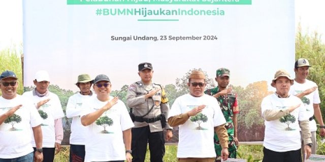 Sambut Hari Maritim Nasional, SPMT Grup Perkuat Ekosistem Pesisir Kalteng dengan 30.000 Bibit Mangrove