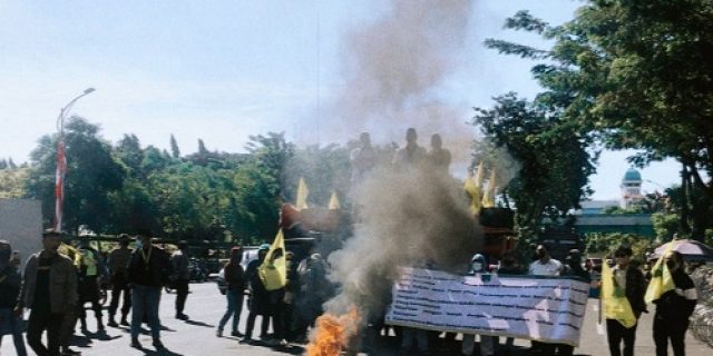 SEMMI Jawa Timur Kembali Aksi Didepan Kantor Gubernur Jatim