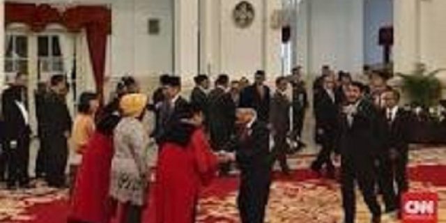 Penganugerahan Bintang Mahaputra untuk 6 Hakim MK Bernuansa Politik UU Cipta Kerja! Penganugerahan Bintang Mahaputra untuk 6 Hakim MK Bernuansa Politik UU Cipta Kerja!