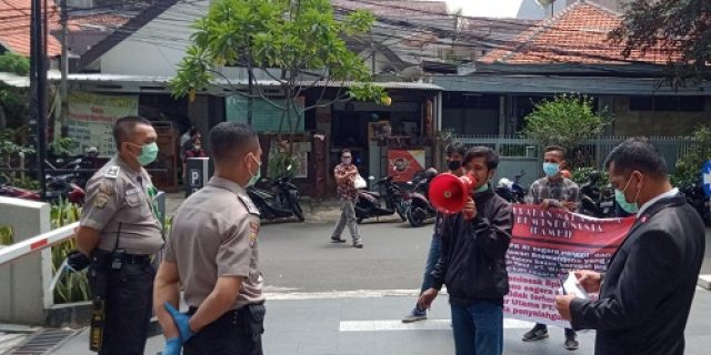 Diduga Dalangi14 Proyek Fiktif, Dirut Waskita Karya Didemo Mahasiswa