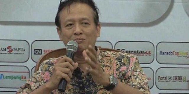 Prof Henry Subiakto “Serang” Intelektual Yang Ikut Demo, Airlangga : Akademisi Keblinger!