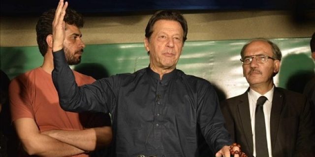 Partai Norwegia hadapi kritik karena mencalonkan mantan perdana menteri Pakistan untuk Hadiah Nobel Perdamaian