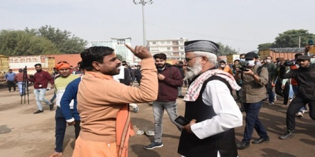 Masyarakat India Terbelah