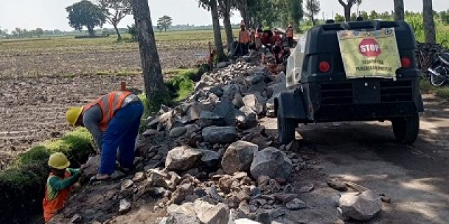 Proyek Saluran Irigasi di Desa Sumber Porwasri Kediri: PT. BAS Banyak Keganjalan Diduga Tidak Sesuai Spec