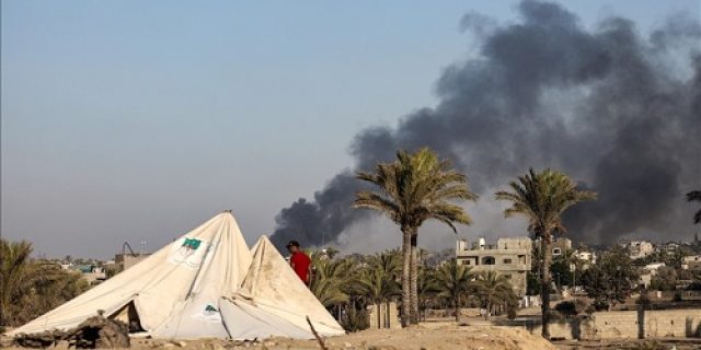 Kepala WHO mengatakan pasukan Israel menyerang kediaman staf badan tersebut di Gaza