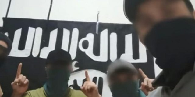 Orang Islam Tidak Mengangkat Tangan Kiri